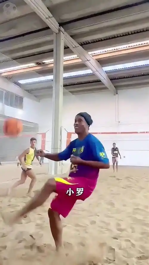 而且这位硬
